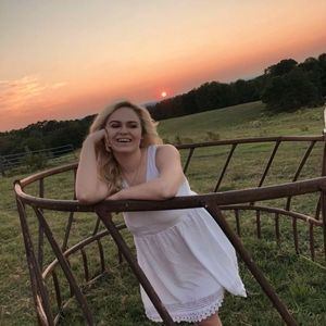 Meet your Posher, Lia